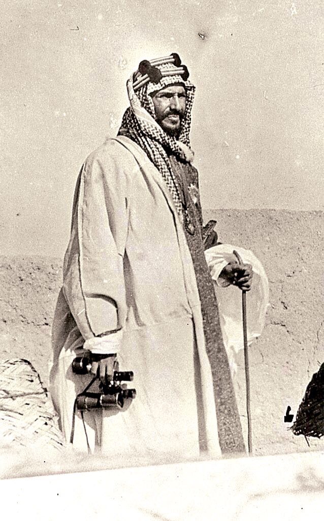 DiplomacySaudi's tweet photo. يا جهلة التاريخ 
يا أصحاب تاريخ الاحتلال والذل 
لو قرأتم تاريخنا المتوج بالعز 🇸🇦

وتاريخكم لعرفتم 
أن أجدادنا صنعوا المجد
 وأجدادكم صنع فيهم المستعمر العار 
شتان بين من خط تاريخه بالسيوف
 ومن كُتب تاريخه بسياط الغزاة والمحتلين
 أجدادنا رفعوا راية المجد وأجدادكم رفعوا أقدام المستعمر فوق رؤوسهم 
السعودية خط احمر . 
#السعودية_العظمى