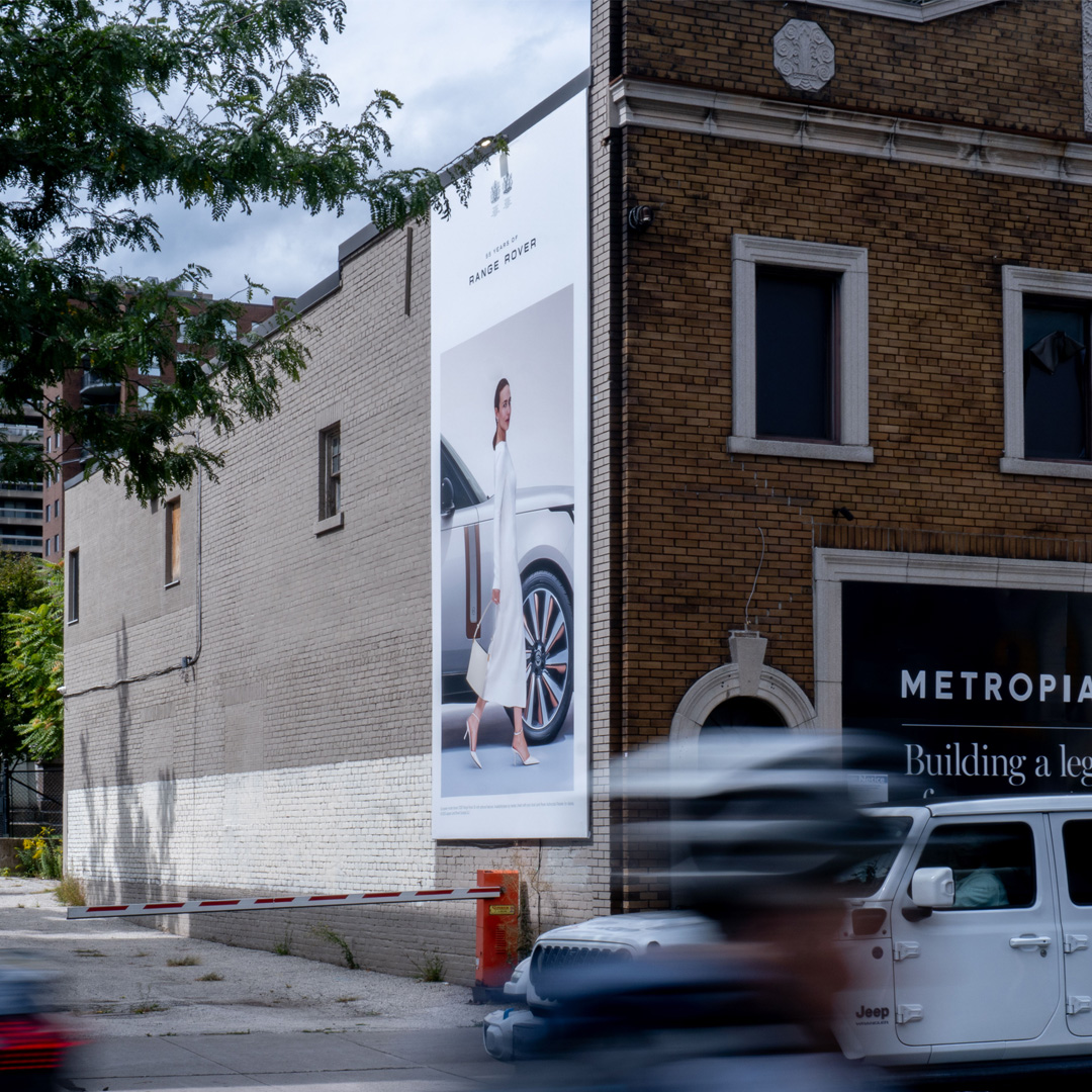 AbconMedia's tweet photo. 55 Years. Two murals. One @RangeRover.
📍 Midtown Toronto
#RangeRover #55Years https://t.co/E9J762vAYD