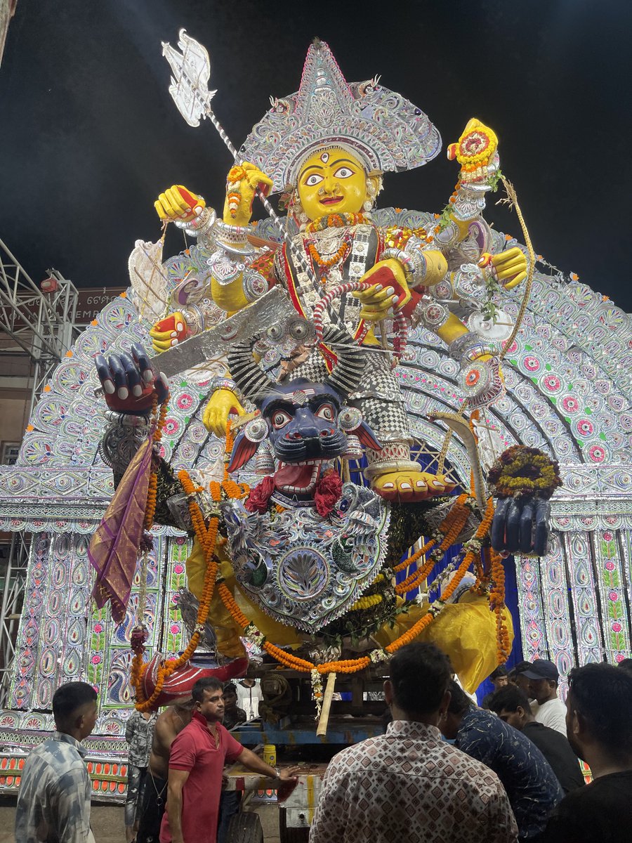 Live from Jagannath Dham, Puri. 

Here is Barabati #Gosani, the largest among all the Gosanis, now stationed in front of Shree Mandira. 🙏

#GosaniJatra #Puri #Odisha #DurgaPuja2025