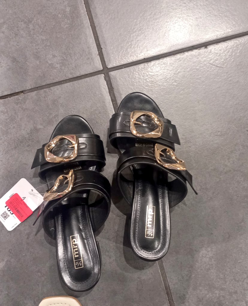 LessaThenji's tweet image. Basadi, shoes for date night on special at MR Price🥹