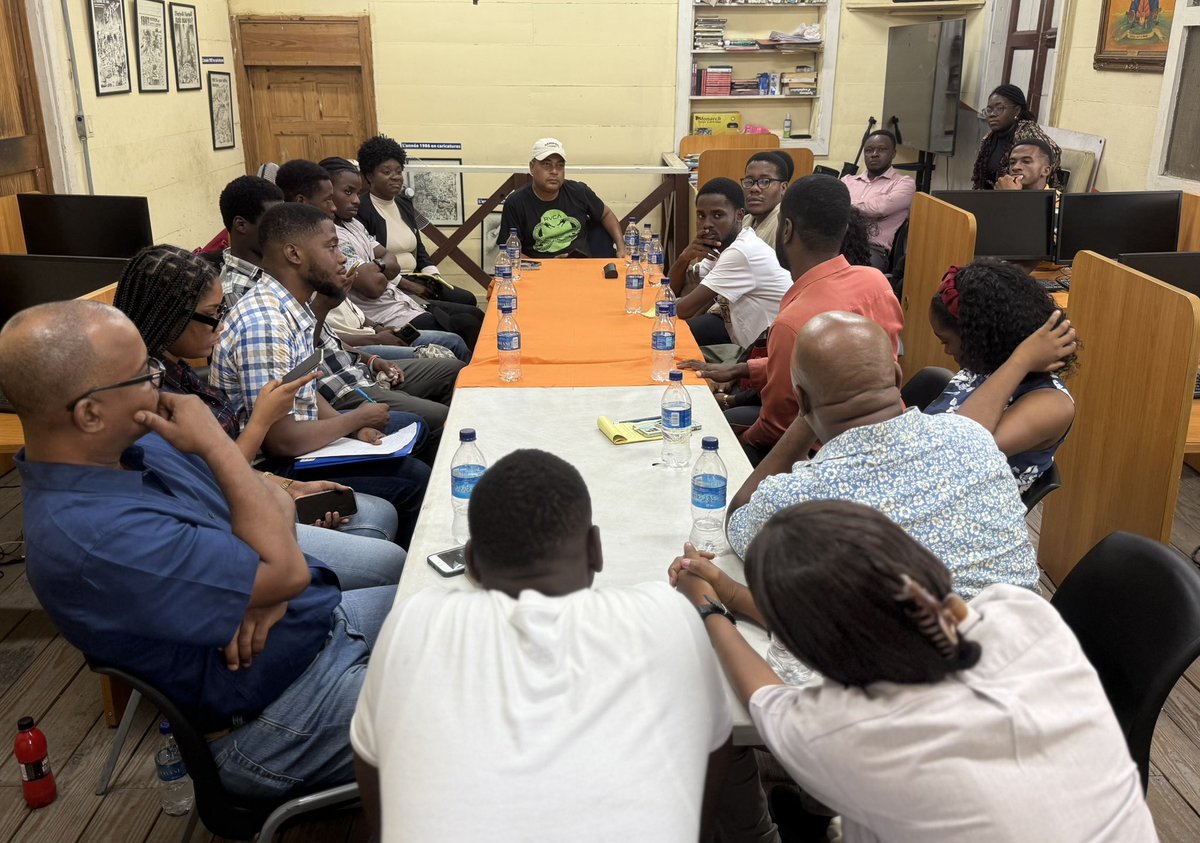 JerryTardieu's tweet photo. Cette semaine, j’ai pris plaisir à travailler avec le comité en charge des activités devant commémorer le 5è anniversaire du parti @EnAvantHT. Je félicite la Coordination Jeunesse du parti pour le dynamisme de ses nombreux membres et  son dévouement au parti et à ses aspirations https://t.co/d56WkToPrh