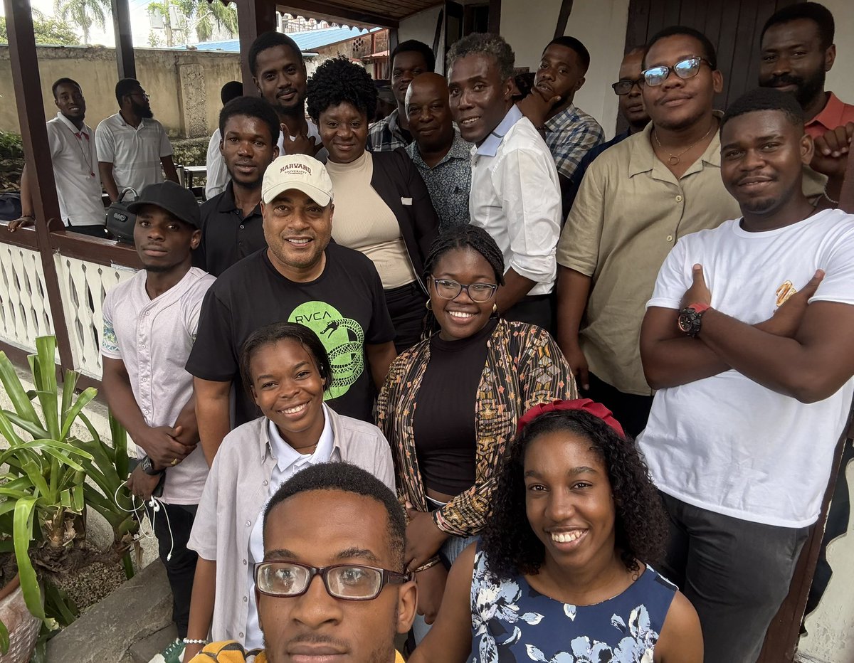JerryTardieu's tweet photo. Cette semaine, j’ai pris plaisir à travailler avec le comité en charge des activités devant commémorer le 5è anniversaire du parti @EnAvantHT. Je félicite la Coordination Jeunesse du parti pour le dynamisme de ses nombreux membres et  son dévouement au parti et à ses aspirations https://t.co/d56WkToPrh