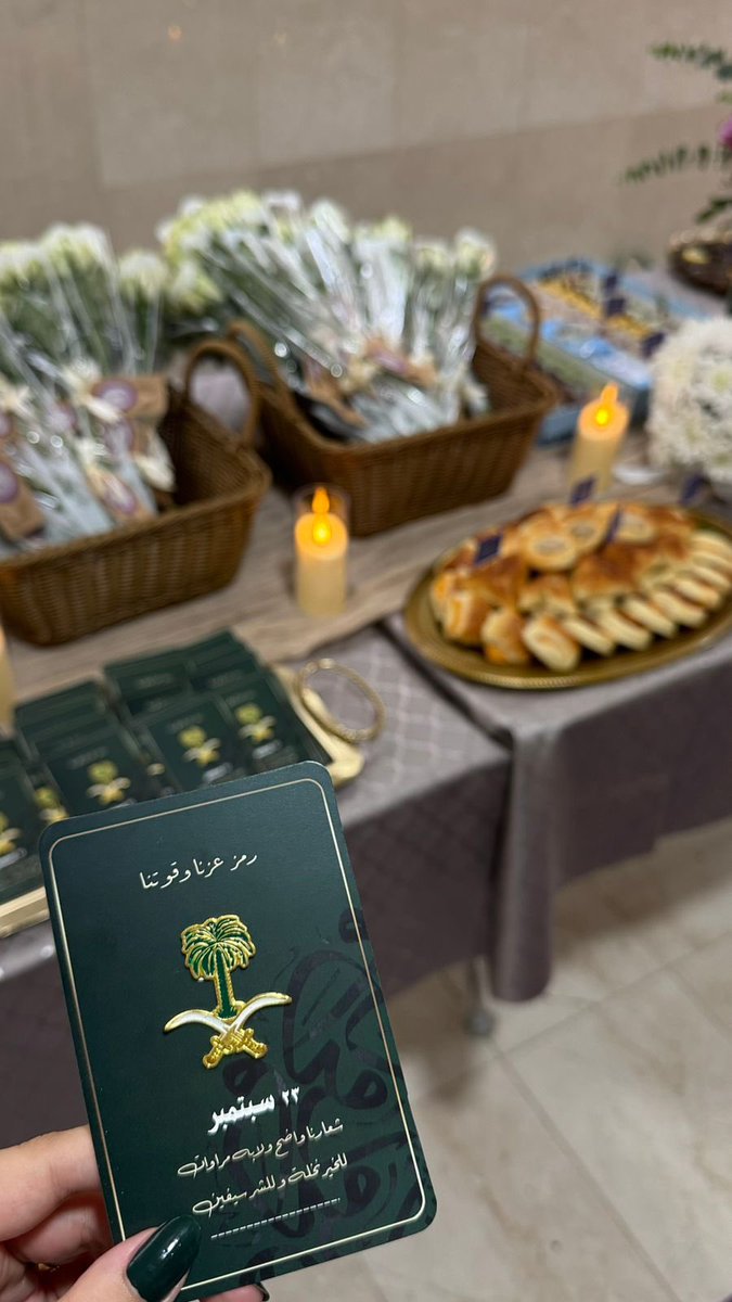 مقتطفات من حفل اليوم الوطني الخامس والتسعين بكلية طب وجراحة الأسنان بشطر الطالبات 📸🇸🇦

ندعو الله أن يحفظ وطننا الغالي ويديم عليه الأمن والأمان 💚✨

كما نهنئ جميع المتميزات والمتفوقات على إنجازاتهن، ونسعى جميعًا لنكون مثالاً للتميز والعطاء في خدمة وطننا 🦷🇸🇦

<a href="/KAU_FD/">كلية طب الأسنان</a> #DENT25