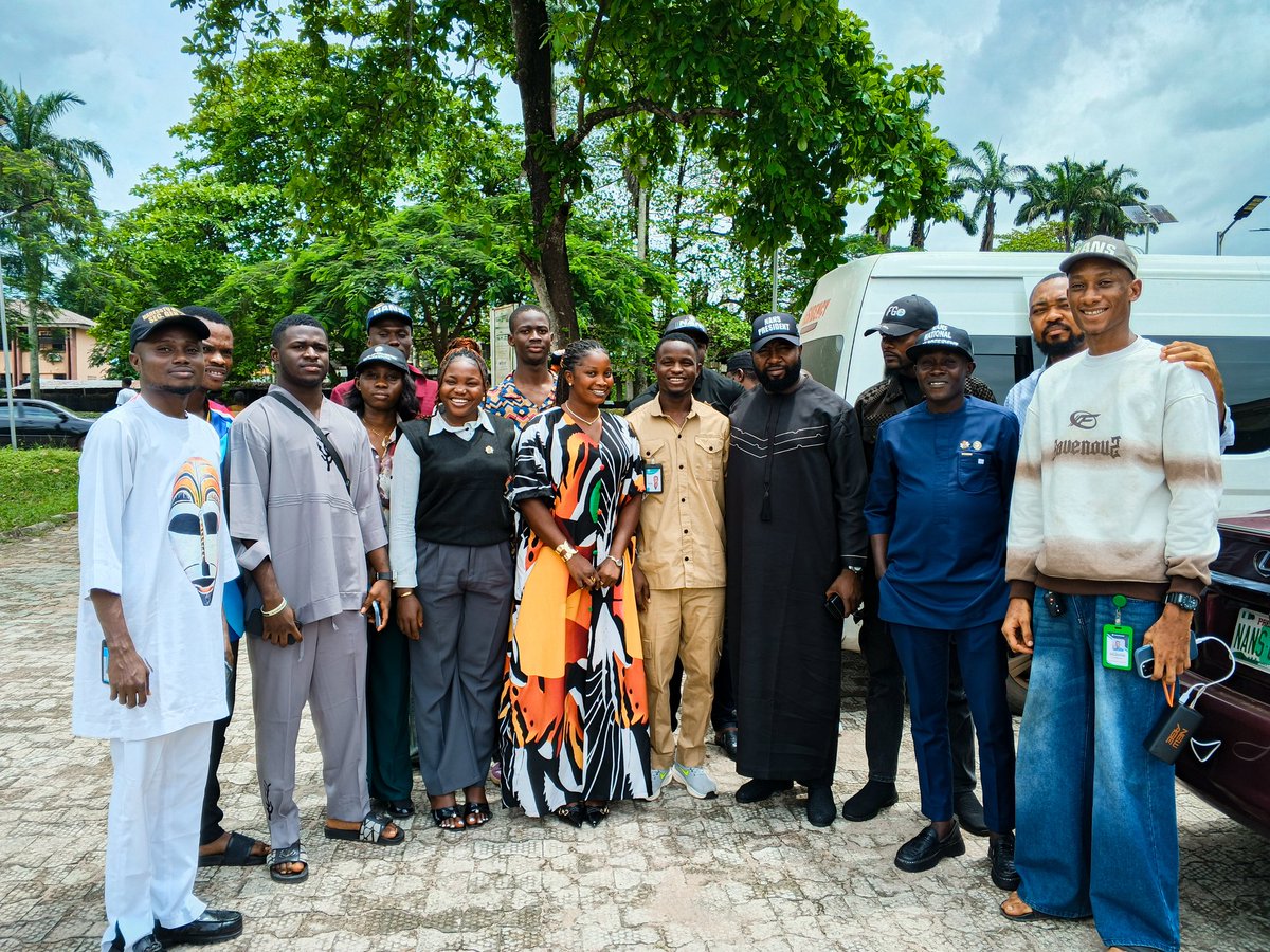 uniben_sug's tweet photo. NANS National President Comr. Olushola L Oladoja, NANS National VP Comr. Tenyo Digbopho along his entourage Arrives UNIBEN and was warmly received by the Students' Union, NANS JCC Chairman Edo State and alongside other stakeholders.
#Nigerianstudents #unibenstudents https://t.co/QIi7vezHqP