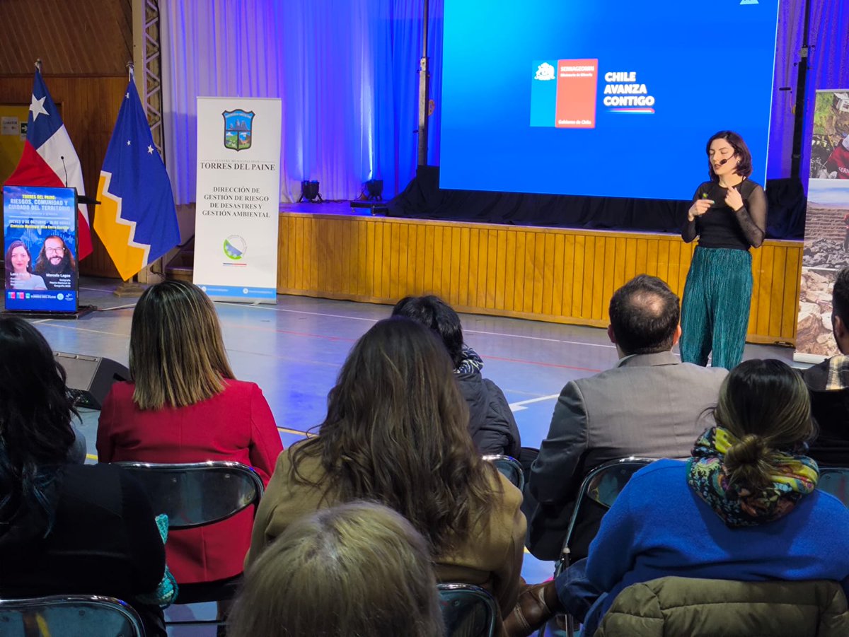 Destacamos la jornada informativa y educativa realizada ayer en Villa Cerro Castillo con la charla "Riesgos, Comunidad y Cuidado del Territorio" a cargo de nuestra geóloga, Luna Pérez y Marcelo Lagos. En el evento participaron representantes de la comunidad y autoridades locales.