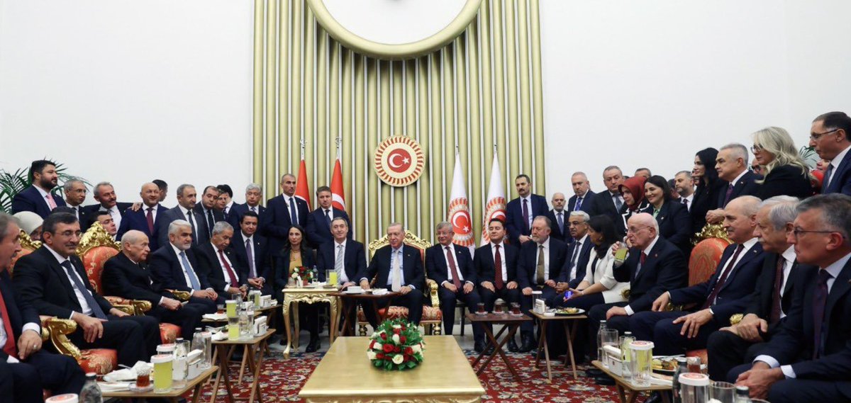 #Açıklama | Sınıfsal körlük ve Oğuzhan Kayserilioğlu’nun 13 yanlışı 

“Barış”la “çözüm”le vb. ilişkilendirilen görüşmelere, açıklamalara ve olup biteni savunma adı altında ortaya konulan fikir ve duruşlara dair yaptığımız açıklamalarda da dikkat çektiğimiz gibi bırakalım