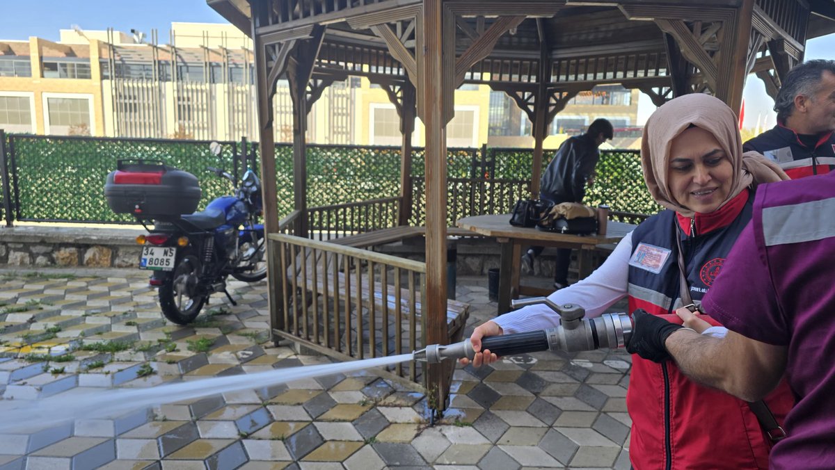 corumisgb's tweet photo. MEBAKUB ekibimize Yeşil Vatan Okulum Geleceğe ÇARE projesi kapsamında Orman İşletme Müdürlüğü tarafından Orman Yangını eğitimi verildi. @tcmeb @Yusuf__Tekin @meb_dhgm @omurfatih @ozkan_meb @mebisgb @ozkan_meb @Corum19MEM @CemilCaglar60 @MetinTayarer https://t.co/Y5Htid2a4S