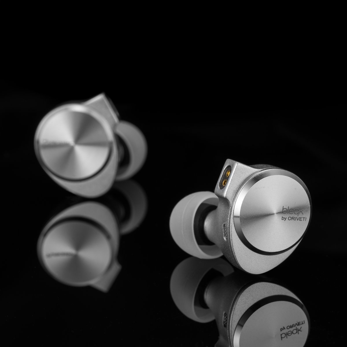 oriveti's tweet photo. 🎧 ORIVETI bleqk Purecaster — available worldwide!
👉 https://t.co/fXc0IYUZJ9
✨ 12.2mm Al-Mg driver
✨ 2 tuning nozzles (Balanced &amp; Fidelity)
✨ Detachable cable (3.5mm &amp; 4.4mm)
✨ CNC-milled aluminium shells + premium tips &amp; case
#HiFi #IEM #ORIVETI https://t.co/4fNUeul5o2