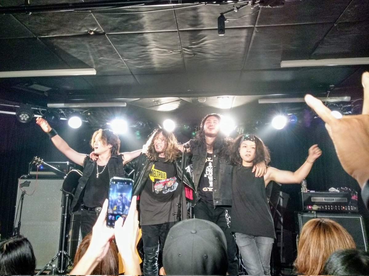 Flowers Loftにて、MELT4のMELTPOLISリリースツアー初日♪最高にぶち上がりました！！！メルトポリス全曲を半端ない気合で出し切り終演🔥Takashiさん、マシンガンズのTHOMASさんに負けない位の掛け声連発、めっちゃ嬉しかったなあ！！来年の代官山でのファイル公演に向けて、MELT4 の成長が楽しみだ🤘