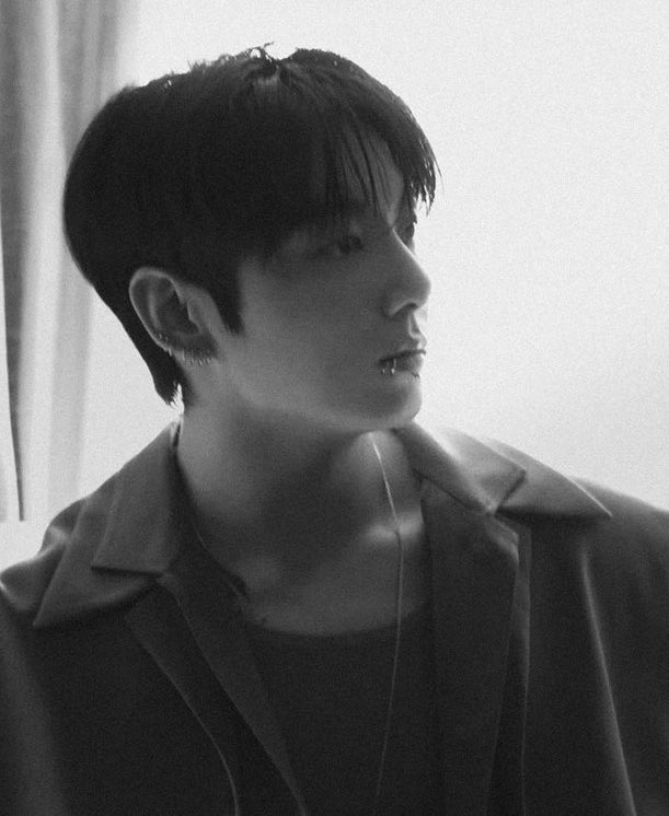 taeterawr's tweet image. #taekookau

Taehyung and Jungkook once starred in a BL together, their chemistry so strong fans thought they’re dating, until they stopped appearing together at all.

Jungkook became a famous actor, Taehyung faded from spotlight. Years later, they’re announced as co-stars again.