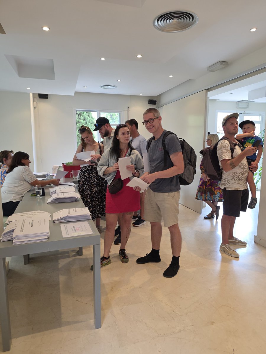 LiborSecka's tweet image. Volby 2025 #Madrid v plném proudu.
Czech elections.
Elecciones generales checas 2025. 
@CzechEmbMadrid