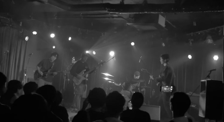 今日はRadical Humanismさんのライブを観にJAMMIN'へ。
新曲を折り込んだ今までにないセトリ。相変わらず、高揚感に包まれる感はんぱねぇ！
体調が万全であれば全バンド観たかったけど、途中リタイア💦2番目に出演の/naname初めて観た！めちゃくちゃカッコいいぃぃぃ！
がっつりココロ掴まれたわ。