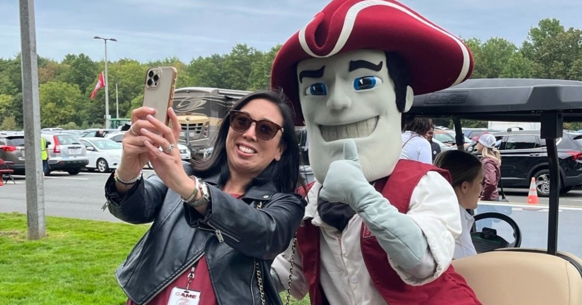 AlumniUMass's tweet photo. 🚩 #UMassHomecoming is HERE — let the celebrations begin! 🚩 Plan your #FlagshipFall fun:

FRIDAY
✅ Community Spirit Central, Kendrick Park in Amherst (5-8 p.m.)
SATURDAY
✅ UMass Pass starts at the Student Union (10 a.m. - 2:30 p.m.)
✅Cheer & Beer Garden and Tailgating at McGuirk (11 a.m. – 2:30 p.m.)
✅ Watch @UMassFootball vs. Western Michigan (2:30 p.m.)
ALL WEEKEND
✅ Wear your maroon & white and show off your #UMassPride
✅ Show us how you’re celebrating — tag @AlumniUMass in your pics
 📅 Full schedule here: https://t.co/IyXr2bQgps

@UMassAmherst @UMassAthletics