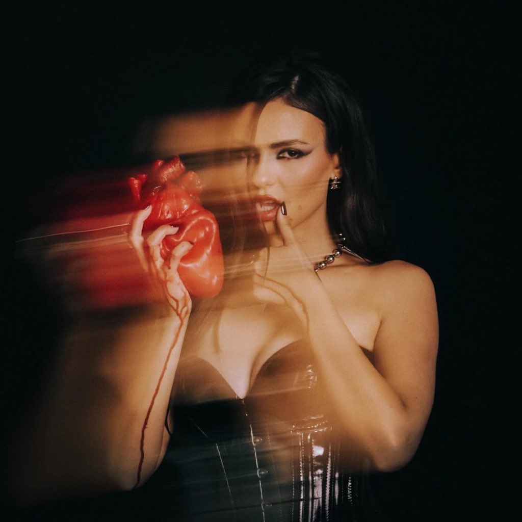 “Love Zombie” officially debuts on iTunes in The United States at #182

— this is Victoria’s third entry EVER despite being an independent artist