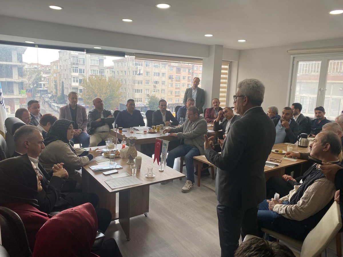 Toplantımıza teşrif eden 3 bölge milletvekili Yıldız Konal Süslü Çevre Şehircilik iklim değişikliği İl Müdürü Malik Ejder Batur AK Parti İstanbul İl Başkan Yardımcısı Nurdoğan Yüzbaşıoğlu MYK üyesi Özlem Erol AK Parti Avcılar ilçe başkanı Av.Gürkan Aksoya teşekkür ederiz.