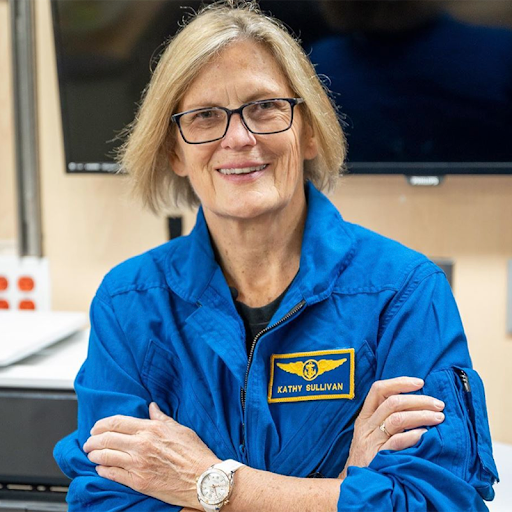 Astro_Cady's tweet photo. 🥳 🎂 Please join me in extending warm birthday wishes to Kathy Sullivan, who made history as 1st #American woman to walk in #space, 1st female to reach #ChallengerDeep, the deepest known point in the ocean 🌊 & 1st person to travel to both. Here's to many more amazing orbits! 💫 https://t.co/ffLkfYQpF3