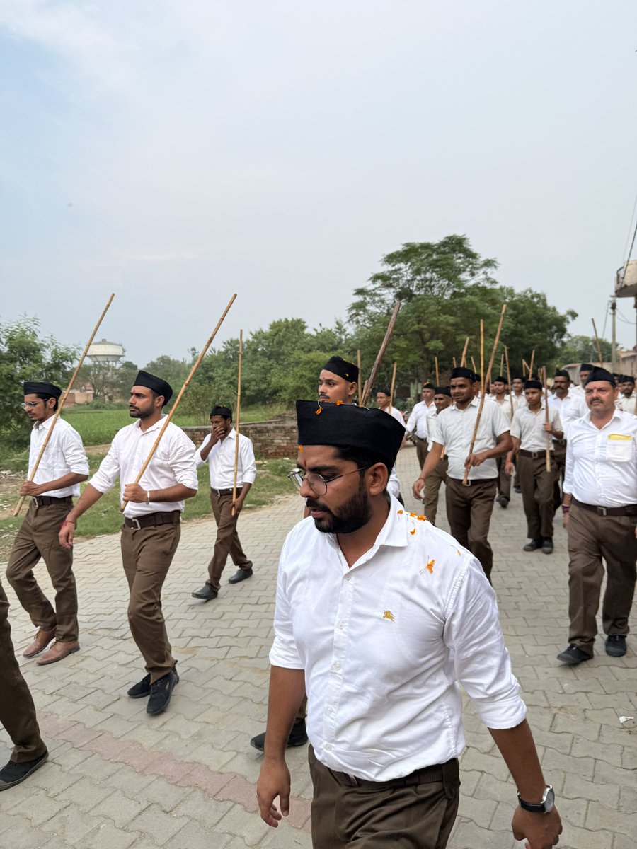 "पथ संचलन केवल कदमों की गूंज नहीं,
बल्कि अनुशासन, एकता और राष्ट्रभक्ति का ज्वलंत संदेश है।"
#RSS100 #rss100वर्ष #RSSCentenaryCelebrations