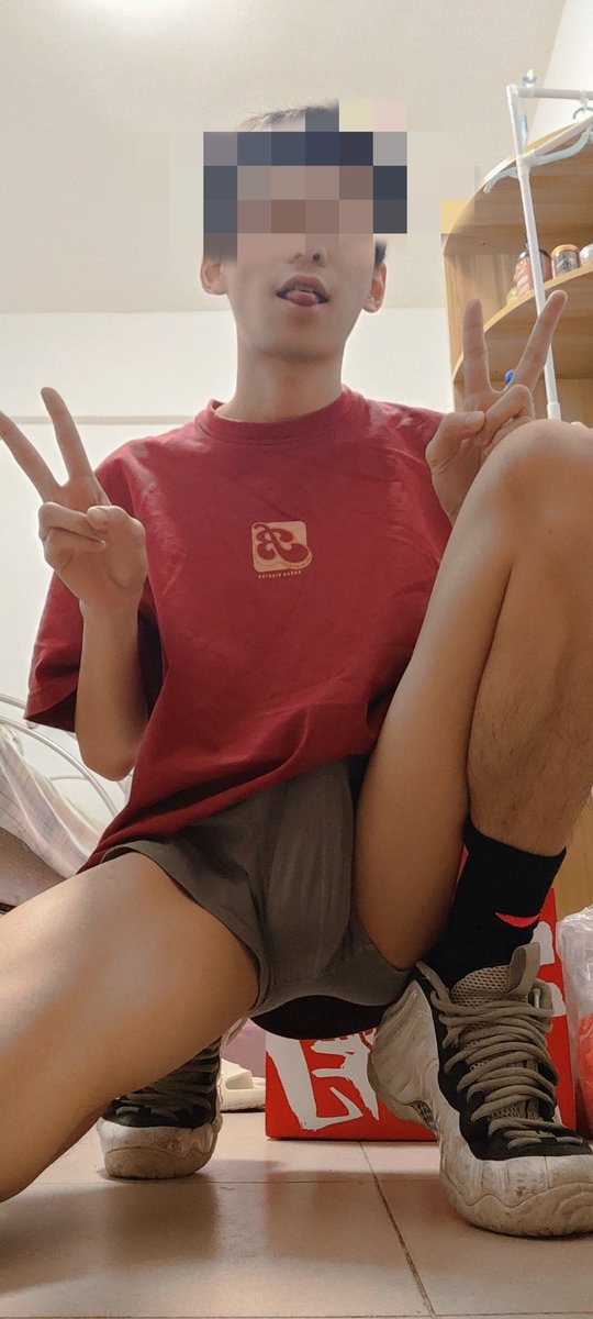 PPNByyds's tweet photo. 我是男同，妓女能不能不要再骚扰我了！！！
I'm gay.bitchStop harassing me！！！
（好像有点理解直男被通讯录骚扰的感受了） https://t.co/bmdRLRAi0b
