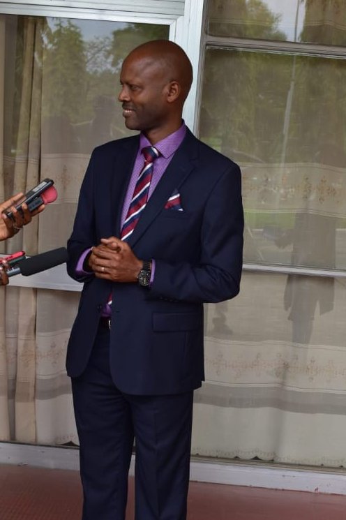 #Burundi: Le syndicat STEB alerte sur les conditions de vie des retraités. Remy Nsengiyumva pdt du syndicat demande aux président burundais d’honorer sa promesse de donner aux retraités le dernier salaire au moment de la retraite. <a href="/KwaNtare/">Kwa Ntare Rushatsi</a> <a href="/BurundiGov/">Bureau du Premier Ministre</a> <a href="/MENRS4/">Ministry, National Education & Scientific Research</a>