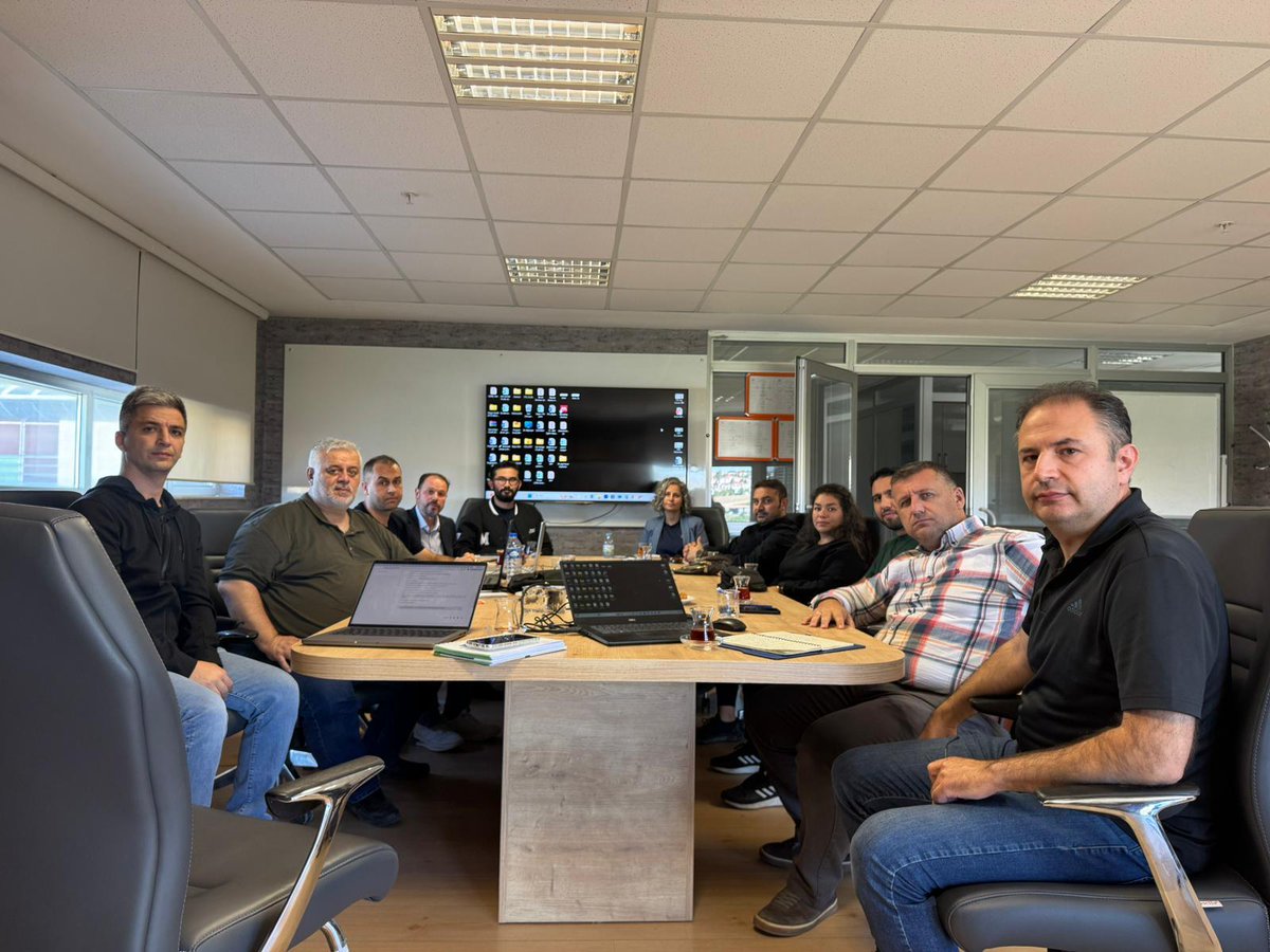 Kızılırmak Döküm, Hitit TTO’yu ziyaret  etti. Hitit Üniversitesi akademisyenlerinin de katılımıyla gerçekleşen toplantıda, yeni bir ürünün geliştirilmesi için iş birliği yapılması planlanarak, ortak proje fikirleri masaya yatırıldı.
#HititÜniversitesi <a href="/HituKurumsal/">Hitit Üniversitesi</a>