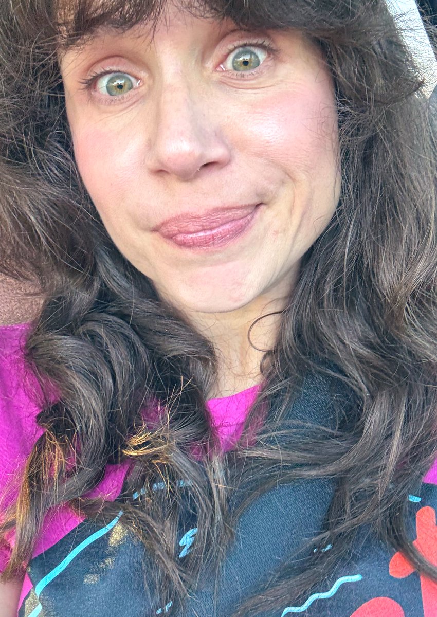 RoxanaCodes's tweet image. Good morning! Rollercoaster of an AM already, but we’re staying in motion. (A lil’ CYC callback for ya.)
Eyes are almost 100%! Just a little swelling left. 😎
Have a wonderful Friday! I plan to work on my MagnoliaJS talk this weekend. 🥰
#fitdevs