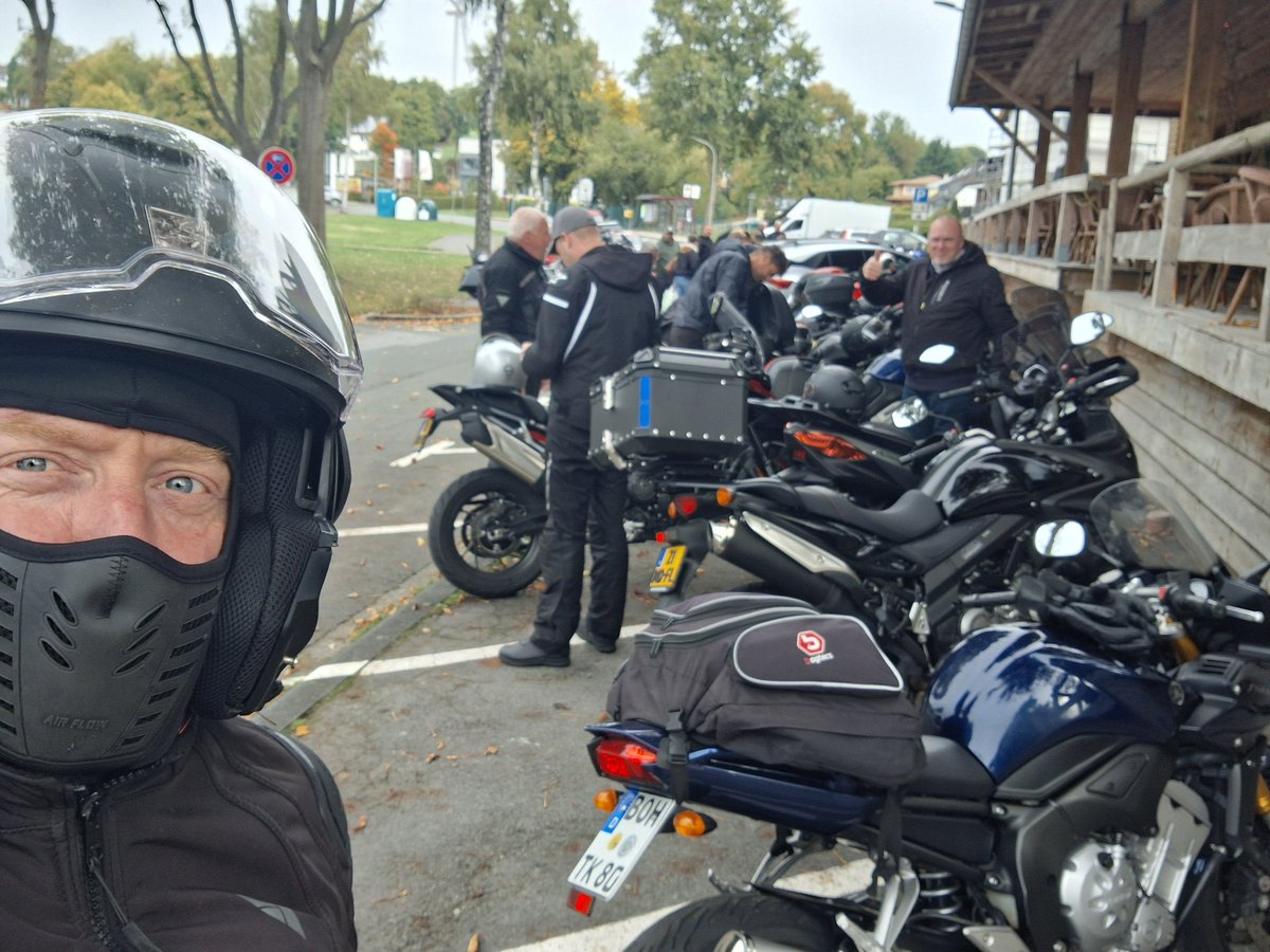 tkleinhesseling's tweet photo. Het is weer tijd voor de jaarlijkse motortocht met collega’s!
2 etappes vandaag:
* #Oeding naar #Möhnesee 131 km
* #Möhnesee #Büren 161 km https://t.co/Vl00qdvZwi