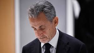 jfdsene's tweet image. Certains hommes sont bien assez rentrés dans l'Histoire.
Pour mieux en sortir par la petite porte!

Finalement c'est comme pour les Oscars, les Césars, les Disques d'Or et le Ballon d'Or: quelquefois on est bien obligés de te donner un trophée pour l'ensemble de ton œuvre…