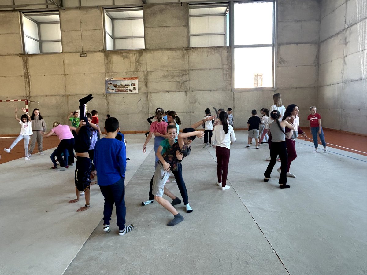 SAFAAlcala's tweet image. ¡Gracias por ayudarnos a descubrir la magia de la gimnasia rítmica! #deporteysalud @Alcala_la_Real

#LibresParaServir ❤️ #EnTodoAmarYServir 
#YoSAFAAlcaláLaReal #YoConSAFA 🤍💙
#PorqueNosConfíasLoMásImportante 👧👦 @fundacionsafa @educsi 😘