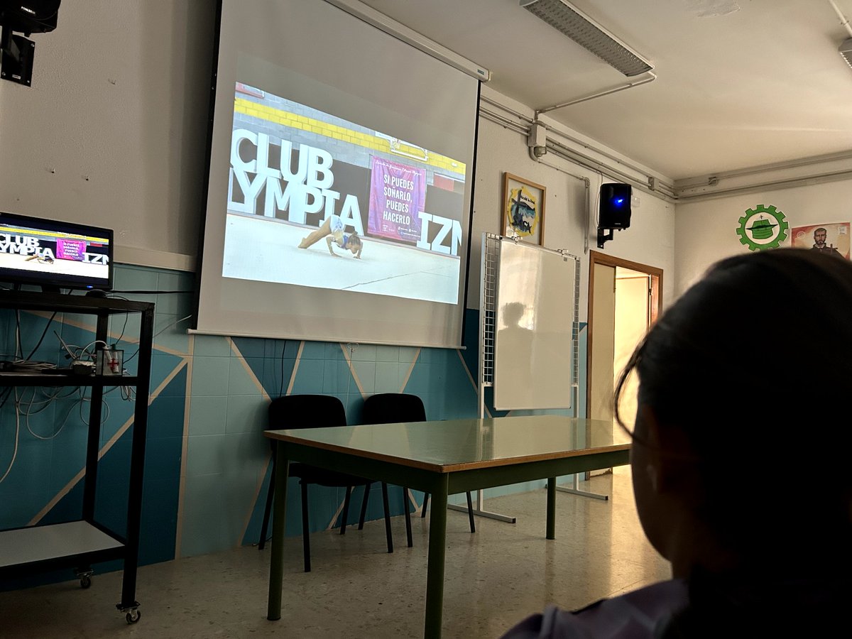 SAFAAlcala's tweet image. ¡Gracias por ayudarnos a descubrir la magia de la gimnasia rítmica! #deporteysalud @Alcala_la_Real

#LibresParaServir ❤️ #EnTodoAmarYServir 
#YoSAFAAlcaláLaReal #YoConSAFA 🤍💙
#PorqueNosConfíasLoMásImportante 👧👦 @fundacionsafa @educsi 😘