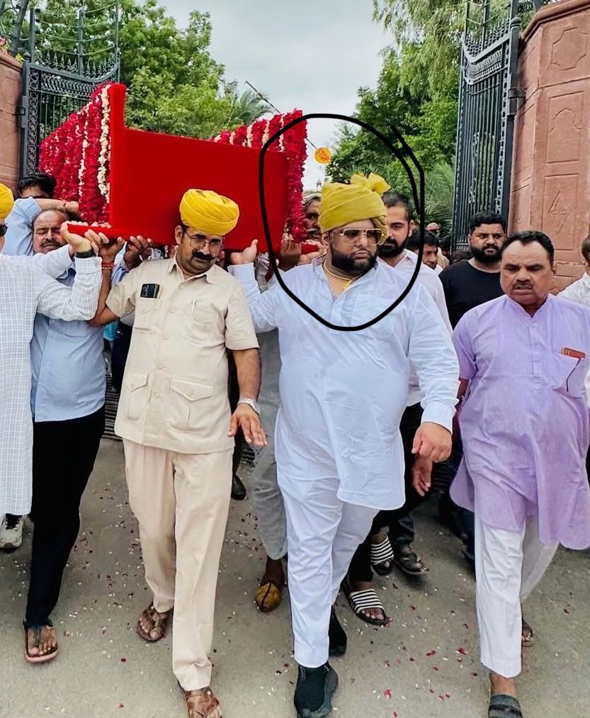 Ramdev Jat (@ramdevpander) on Twitter photo ये किस देश का हिंदू है अपनी माँ के मरने पर भी मुंडन नहीं अपने आपको सनातनी बताने वाला ये ढोंगी है
<a href="/DS_Khimsar/">Dhananjai Khimsar</a> अगर तू असली माँ का बेटा था और असली हिंदू का खून होता तो मुण्डन करवाता स्व यात्रा में ऐसे चोड़ से नहीं चलता मुगलों व राजपूतों के बीच का मिक्स ब्रीड है तू दासी 🙏🙏 ये किस देश का हिंदू है अपनी माँ के मरने पर भी मुंडन नहीं अपने आपको सनातनी बताने वाला ये ढोंगी है
<a href="/DS_Khimsar/">Dhananjai Khimsar</a> अगर तू असली माँ का बेटा था और असली हिंदू का खून होता तो मुण्डन करवाता स्व यात्रा में ऐसे चोड़ से नहीं चलता मुगलों व राजपूतों के बीच का मिक्स ब्रीड है तू दासी 🙏🙏