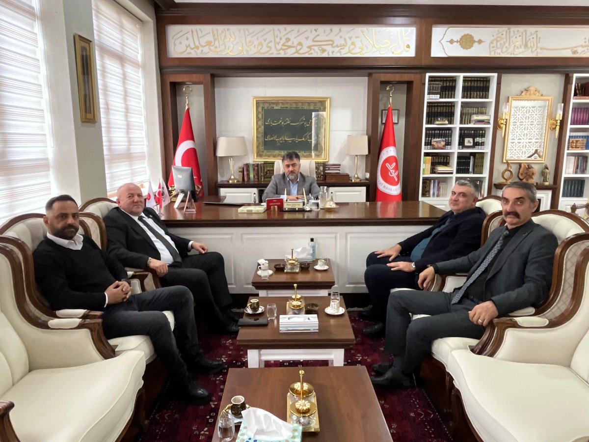 1-7 Ekim Camiler ve Din Görevlileri Haftası münasebetiyle Eyüpsultan Müftüsü Sn. Basri Bektaş’ı makamında ziyaret ettik. Misafirperverliklerinden dolayı kendilerine teşekkür eder, görevinde başarılar dileriz.<a href="/_MHPistanbul_/">MHP İstanbul</a> <a href="/sertel_selim/">Sertel Selim</a> <a href="/YasarKaba17/">Yasar Kaba</a> <a href="/AhmetBilgic1453/">Ahmet Bilgiç</a>