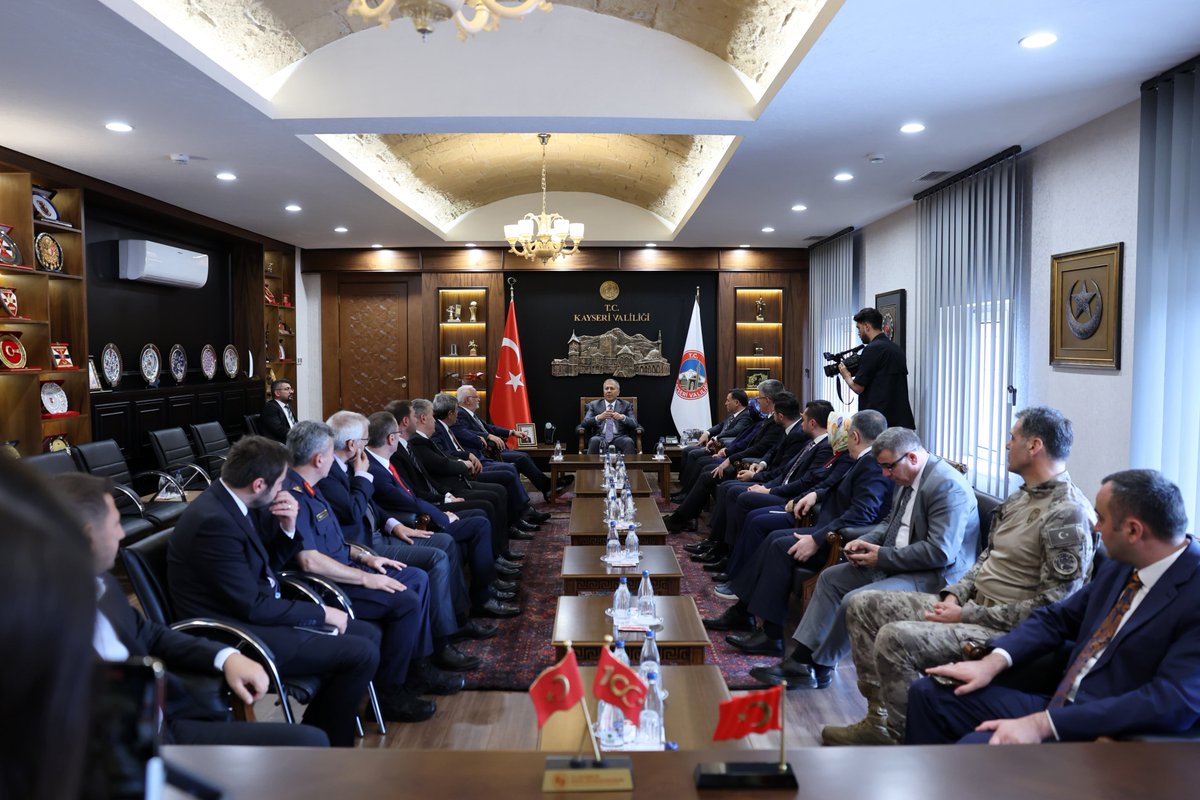 İçişleri Bakanımız Sayın Ali Yerlikaya, Valimiz Sayın Gökmen Çiçek'i ziyaret etti.