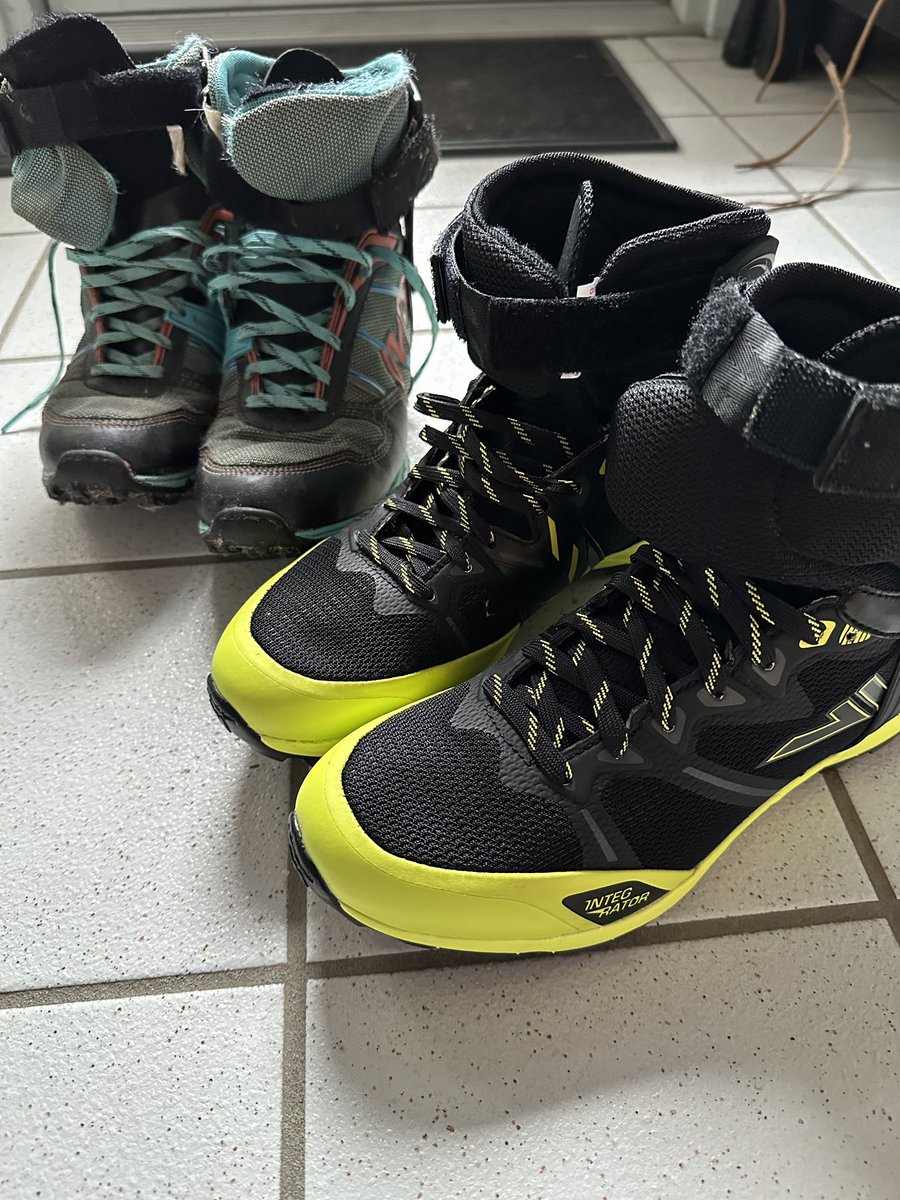 #twrundk Nye orienteringssko - eller ‘støvler’: sig du har glasankler uden at sige du har glasankler 🦶🏼😂
Glæder mig super meget til at komme i skoven med dem 😃🗺️🧭🏃🏼‍♂️