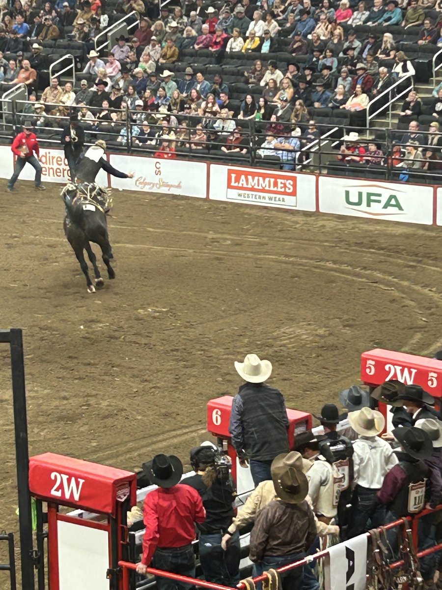 Ropes_3's tweet photo. Canadian Finals Rodeo ⁦@UFAcooperative⁩ #rogersplace https://t.co/zK7jIrpv7p