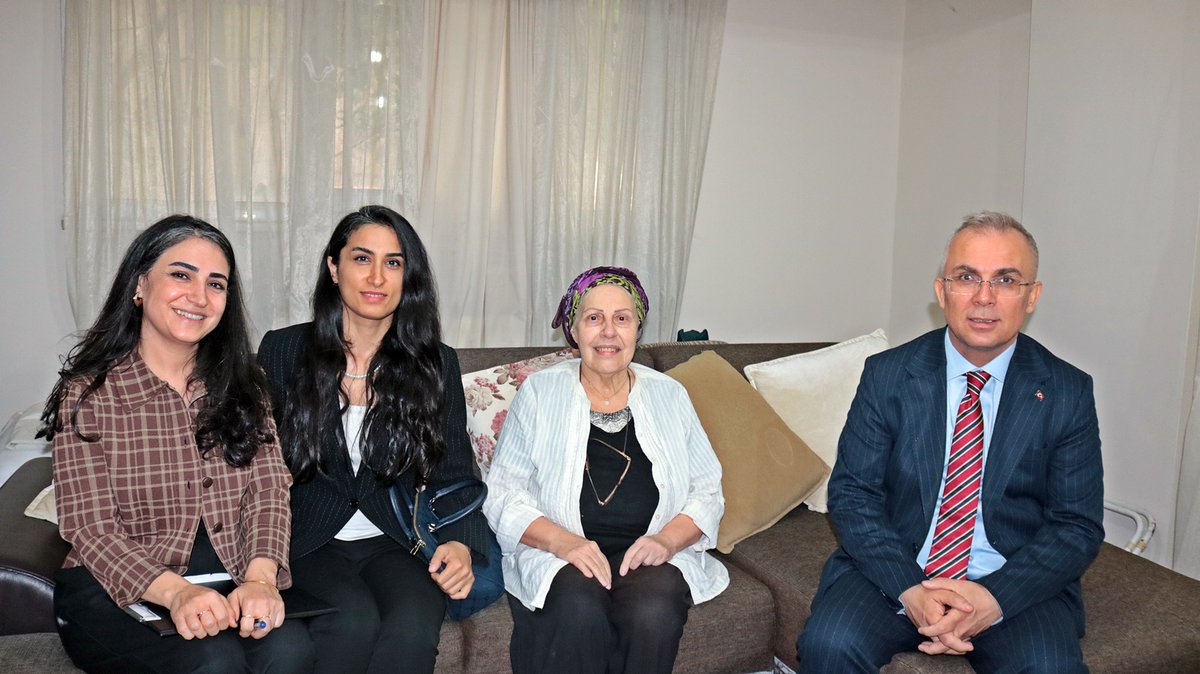 Dünya Yaşlılar Günü münasebetiyle Kaymakamımız Bahri Tiryaki, Çınar Mahallesinde Sevim Örücü, Küçükyalı Mahallemizde Haşim Afakoğlu ve Mualla Salık büyüklerini ziyaret etti.