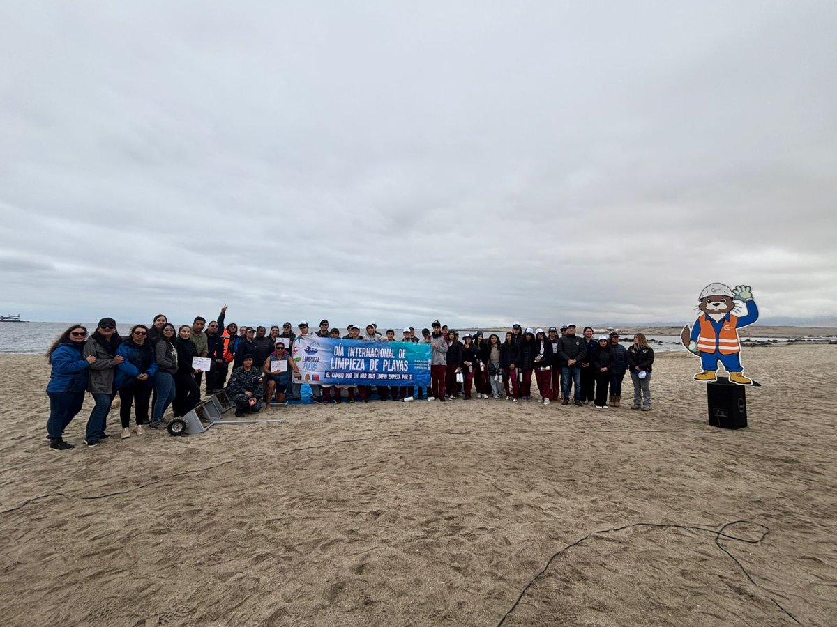 DGTM_Chile's tweet photo. La Capitanía de Puerto de Caldera, con el apoyo de la empresa CMP, aguas CAP, puerto de Caldera y voluntarios celebró, este 3 de octubre, el día internacional de playa, realizando limpieza en playa Brava y playa Las Piscina de Bahía Inglesa.
@Armada_Chile https://t.co/pInpfHtjLs