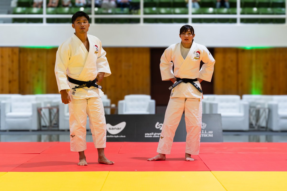 saudijudo's tweet photo. 🇯🇵✨ لحظة استثنائية في الماستر كلاس..
أبطال اليابان ناتسومي تسونودا وجوشيرو ماروياما يدخلون الصالة وسط أجواء حماسية وتفاعل لافت من الحضور 👏🔥
بداية قوية لورشة تدريبية تجمع الشغف والخبرة على بساط واحد 🥋

#الاتحاد_السعودي_للجودو
#SaudiJudoFederation
#NatsumiTsunoda
#Joshiro_Maruyama