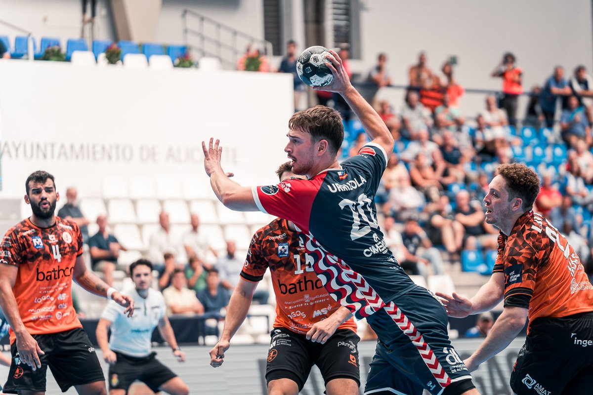 radioalicante's tweet photo. #SerDep 03/10 
⚽️Previa @TeruelCd - @cfhercules con Carcelén y David Urios 
🗣️Torrecilla: "Ortiz y Peña me transmiten tranquilidad"
⚽️Previa @CFIntercity - @YugoUDS 
🤾‍♂️Previas @eonalicante y @CDAgustinos con Isidre Pérez 
https://t.co/q1rmNMI07a https://t.co/A0idIUA5Nc