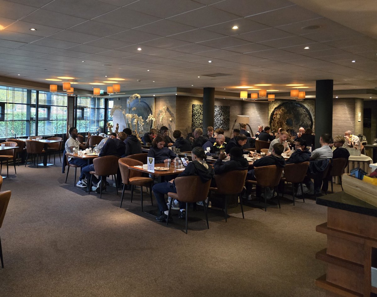 Wij danken <a href="/RodaJCKerkrade/">Roda JC Kerkrade</a> en <a href="/VVVVenlo/">VVV-Venlo</a> voor hun komst naar 𝐅𝐥𝐞𝐭𝐜𝐡𝐞𝐫 𝐉𝐚𝐠𝐞𝐫𝐬𝐡𝐨𝐫𝐬𝐭 in Leende en 𝐅𝐥𝐞𝐭𝐜𝐡𝐞𝐫 𝐓𝐫𝐢𝐯𝐢𝐮𝐦 in Etten-Leur 👍

We wensen de teams veel succes met de wedstrijd ⚽️

#WILROD #DORVVV #KKD #KeukenKampioenDivisie #RodaJC #VVVVenlo