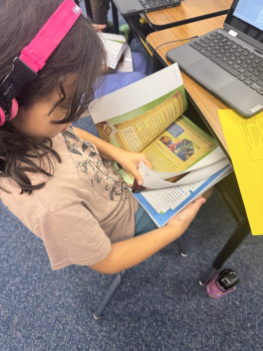 thatsTeaching's tweet image. Third graders @CheathamElem practice finding text evidence to support their thinking! #textevidence #reading #HMH