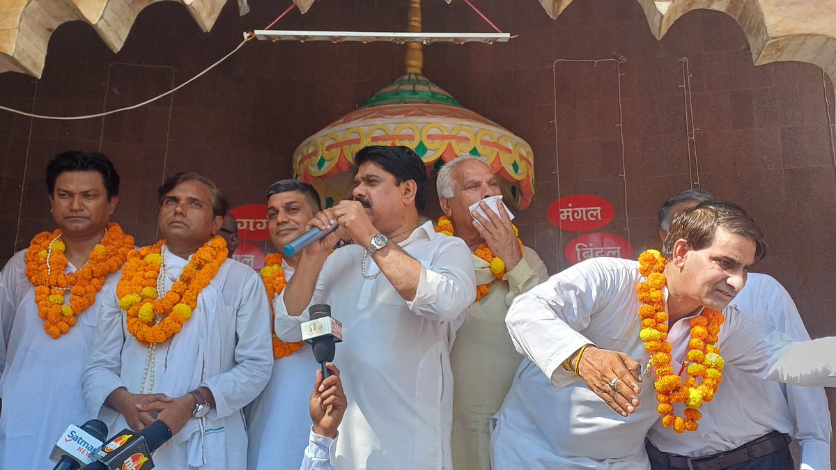आज पलवल में “वोट चोर गद्दी छोड़” हस्ताक्षर अभियान में हरियाणा प्रदेश कांग्रेस कमेटी के सह-प्रभारी श्री <a href="/JitendraBaghel_/">Jitendra Baghel / जितेन्द्र बघेल</a> जी, पलवल जिला कांग्रेस कमेटी अध्यक्ष श्री नेत्रपाल अधाना जी व अन्य साथियों के साथ शिरकत की।

सभी साथियों का कार्यक्रम को सफल बनाने के लिए धन्यवाद।