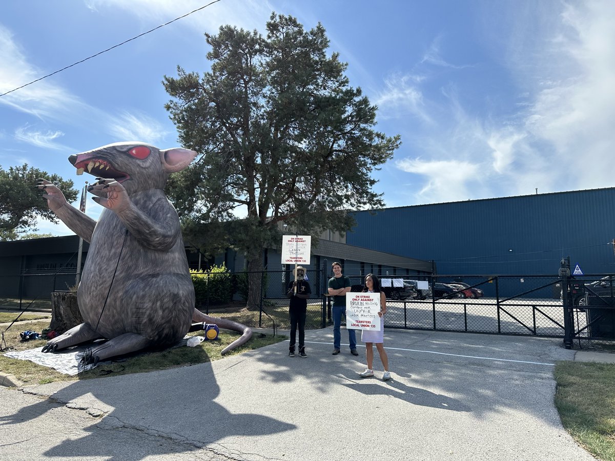 INDems's tweet image. Indiana Dems were proud to join Teamsters Local Union No 135 in solidarity at their picket line against Brulin Chemical.

Every Hoosier deserves a voice in the workplace an employer that comes to the table for bargaining.

#UnionStrong #UnionYes