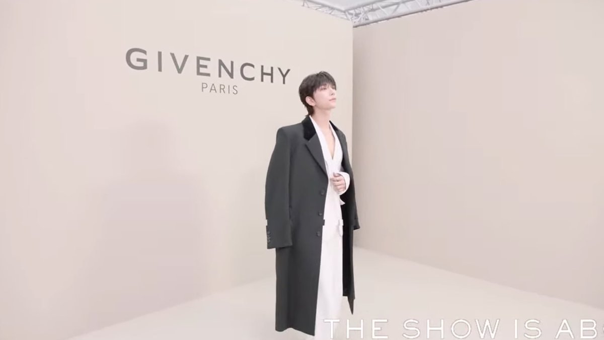 shua_ruby's tweet image. Joshua!!!!

JOSHUA AT GIVENCHY PFW
#JOSHUAxGIVENCHY
#GivenchySS26
#ParisFashionWeek 
@pledis_17 @givenchy