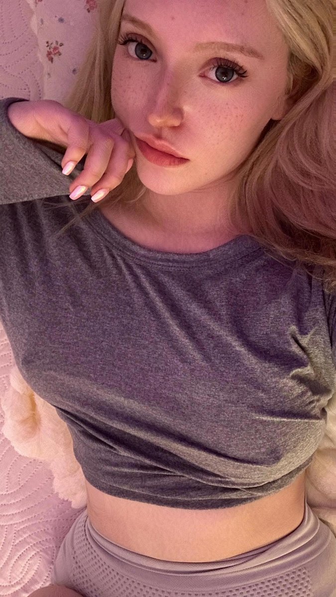 shinyblossomii's tweet image. ur angel just woke up