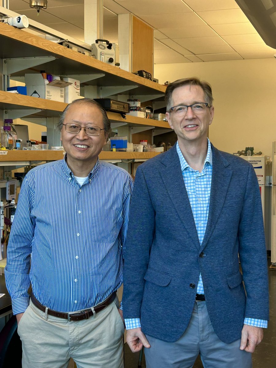 ChengLabUCR's tweet photo. Honored to have Prof. Bob Kennedy of University of Michigan visit our lab on Thursday. He also gave a very inspiring seminar on microfluidics in the Chem Department. https://t.co/UcaLYBG97R