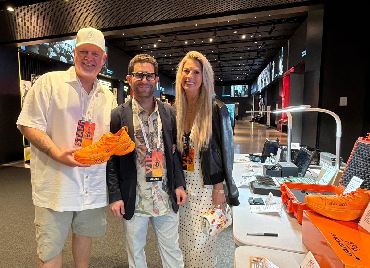 DiscoverBDC's tweet image. For 3yrs we been collecting autographs on these Bitcoin orange @McLarenF1 sneakers for a future auction to help BMM. During @btcindc_ we added new names to this growing list of legends. We breath PoW hence the only PoS we accept here is Proof of Signature 😉
🙏 to all 24 of u  👇