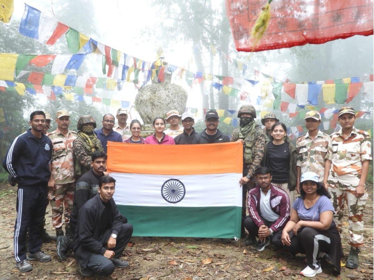 Spearcorps's tweet photo. 23 IAS Probationary officers visited #Kepangla and #Gelling, the #FirstVillage of India along the #LAC in the #SiangRiverValley, #ArunachalPradesh. The visit highlighted the dynamics of life along the LAC, the battle ground of 1962 and the significance of the #VibrantVillage initiative. The officers also interacted with locals and explored the region’s rich tourism potential, where heritage, natural beauty, and frontier resilience come together.

23 IAS  प्रशिक्षु अधिकारियों ने #Kepangla और #Gelling का दौरा किया, जो #ArunachalPradesh के #SiangRiverValley में #LAC के साथ भारत का पहला गाँव है। इस दौरे ने LAC के जीवन की परिस्थितियों, 1962 के युद्धक्षेत्र और #VibrantVillage पहल के महत्व को रेखांकित किया। अधिकारियों ने स्थानीय लोगों से बातचीत की और क्षेत्र की समृद्ध पर्यटन संभावनाओं का अवलोकन किया, जहाँ धरोहर, प्राकृतिक सौंदर्य और सीमांत दृढ़ता एक साथ देखने को मिलती हैं I

@adgpi 
@easterncomd 
@prodefkohima 

Facebook -https://t.co/9R8QHJZnUf
Instagram -https://t.co/Xf64VXpEwa