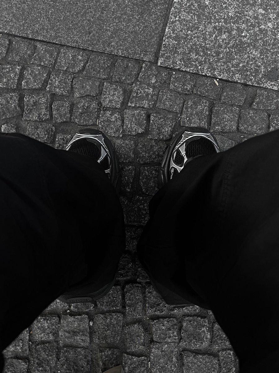 kevscade's tweet image. black shoes rotation
