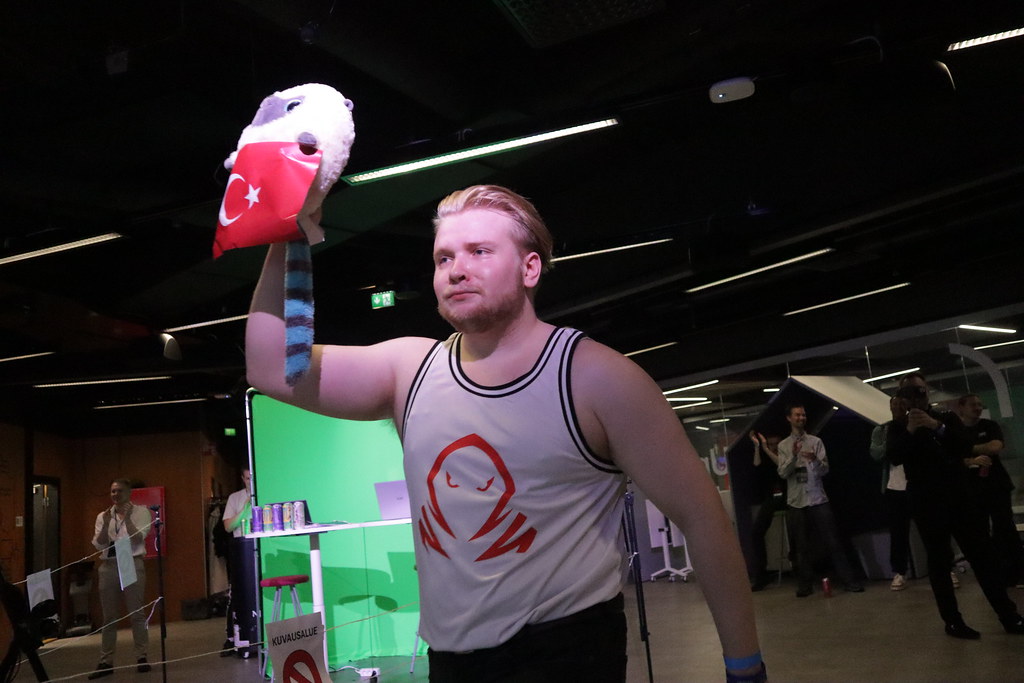 Ai että on hyvän kuvan napannu finaaleilta <a href="/FinnHouseLoL/">Finnhouse</a>