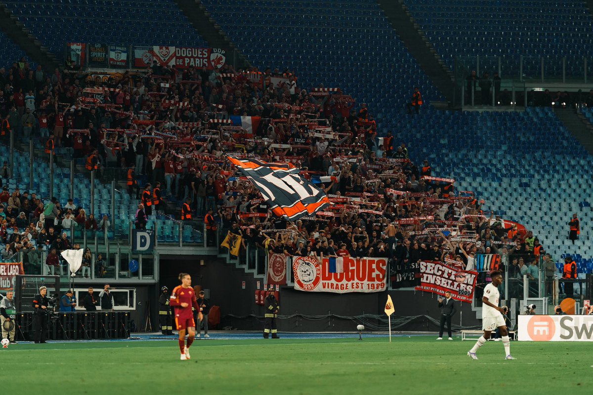 kophopper's tweet image. 700 supporters Lillois à Rome hier soir. 🔴⚪️💪 #ASRLOSC #UEL 🇪🇺